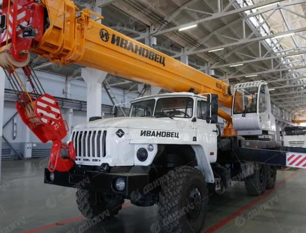 Автокран Ивановец КС-45717-1Р на шасси УРАЛ-4320
