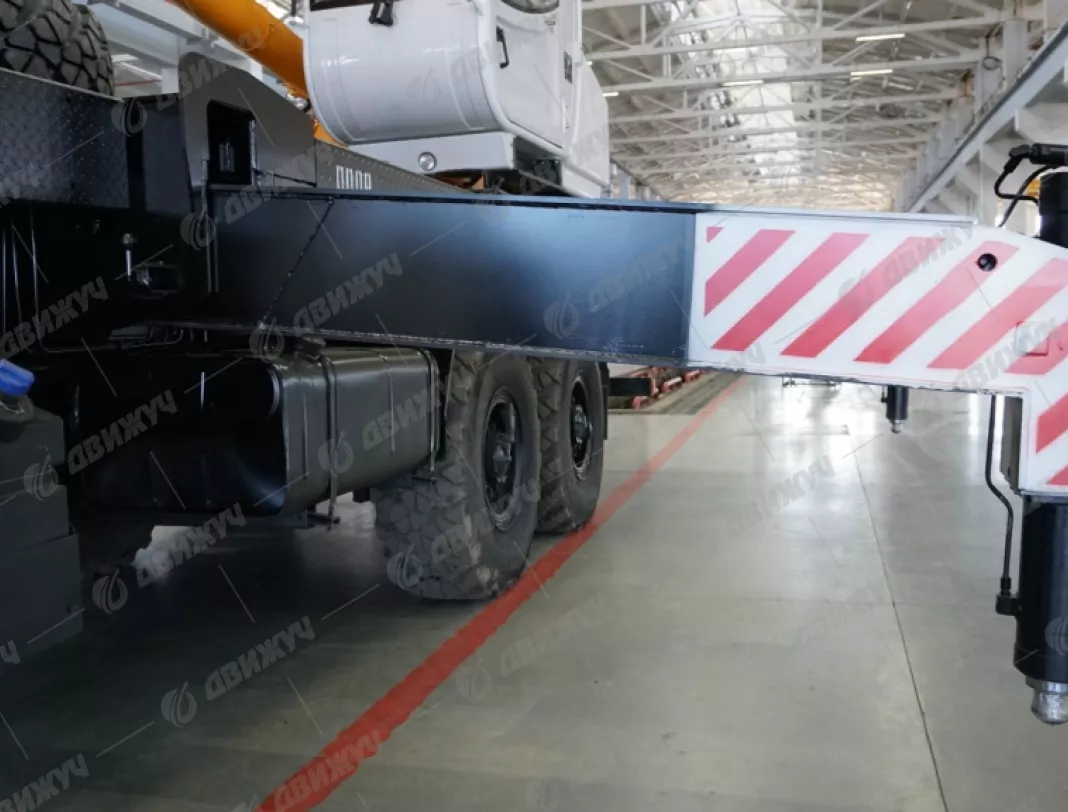 Автокран Ивановец КС-45717-1Р на шасси УРАЛ-4320