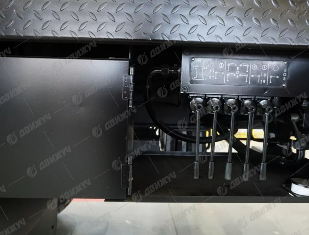 Автокран Ивановец КС-45717-1Р на шасси УРАЛ-4320