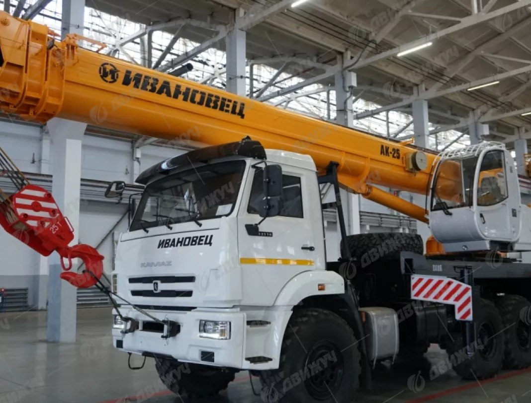 Автокран Ивановец 45717К-ЗР на шасси КАМАЗ-43118