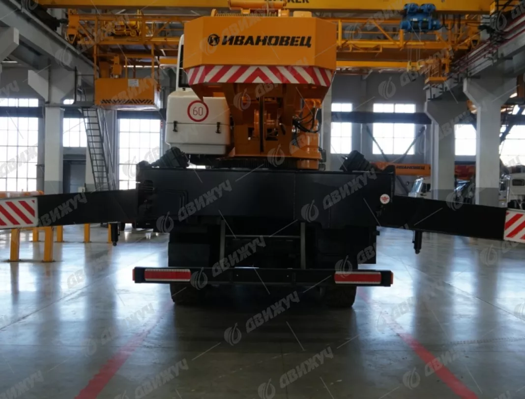 Автокран Ивановец 45717К-ЗР на шасси КАМАЗ-43118