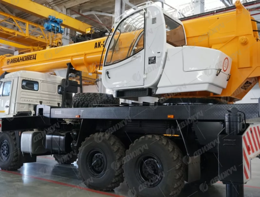 Автокран Ивановец 45717К-ЗР на шасси КАМАЗ-43118