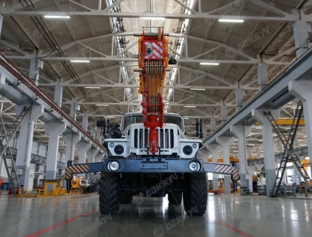 Автокран Ивановец КС-45717-1 на шасси УРАЛ-4320