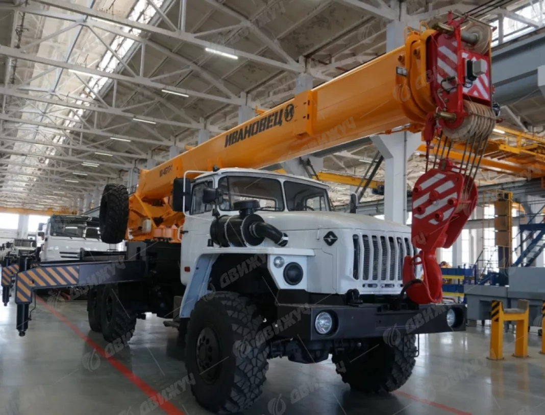 Автокран Ивановец КС-45717-1 на шасси УРАЛ-4320