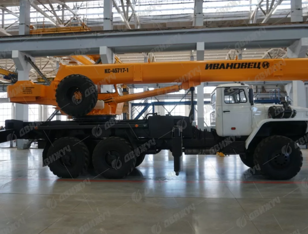 Автокран Ивановец КС-45717-1 на шасси УРАЛ-4320