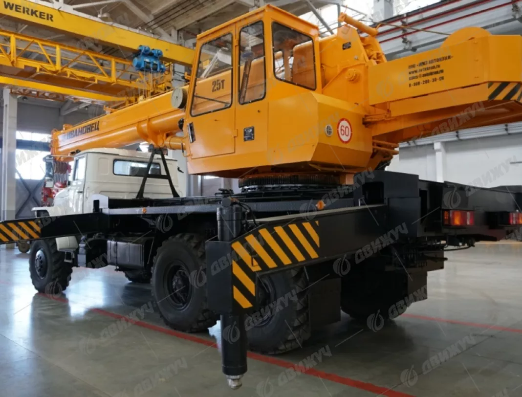Автокран Ивановец КС-45717-1 на шасси УРАЛ-4320