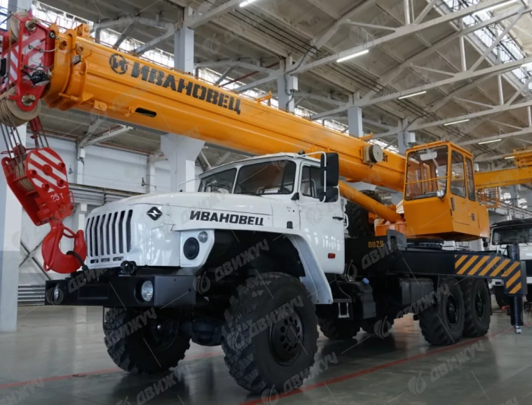 Автокран Ивановец КС-45717-1 на шасси УРАЛ-4320