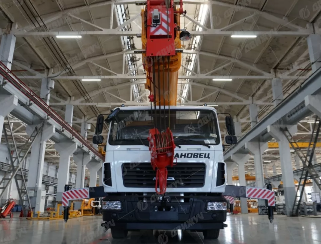 Автокран Ивановец 45717А-1Р на шасси МА3-6312С3