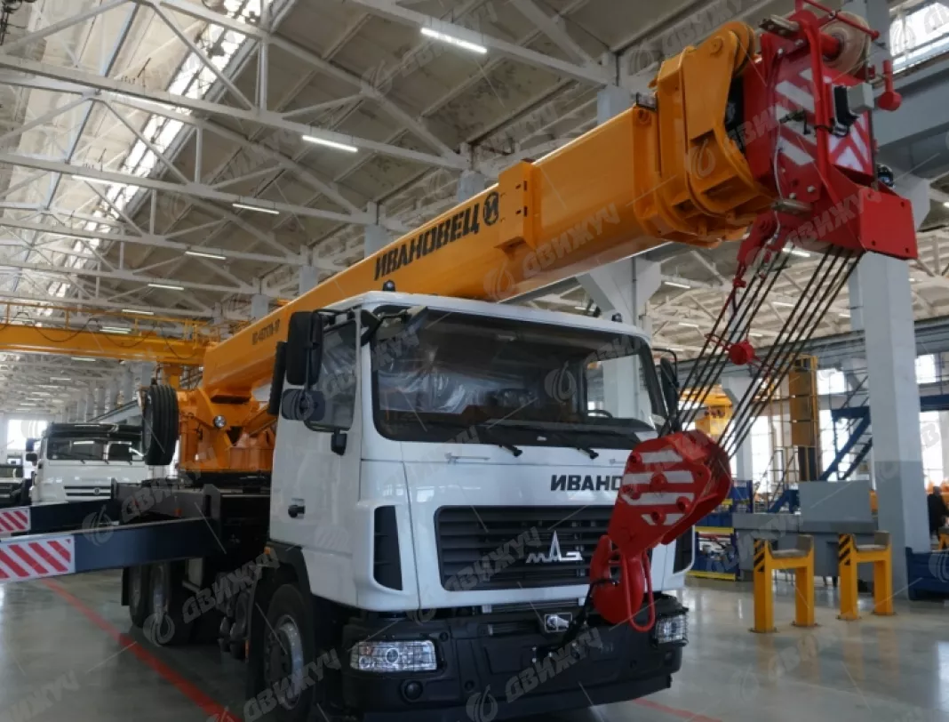 Автокран Ивановец 45717А-1Р на шасси МА3-6312С3
