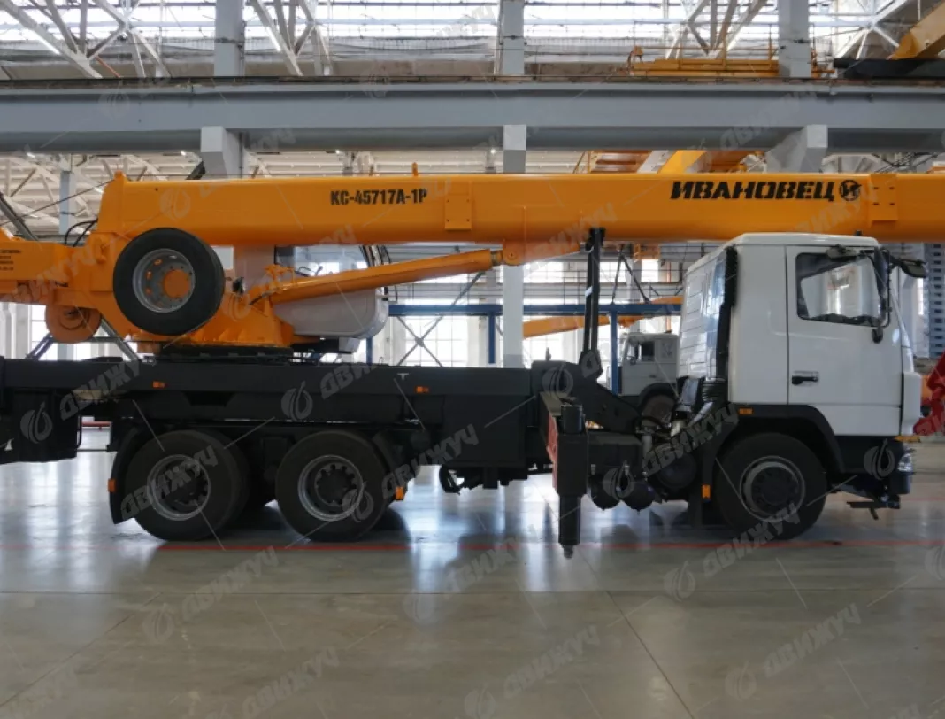 Автокран Ивановец 45717А-1Р на шасси МА3-6312С3