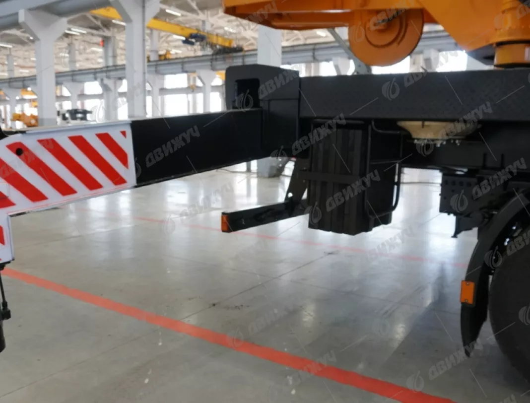 Автокран Ивановец 45717А-1Р на шасси МА3-6312С3