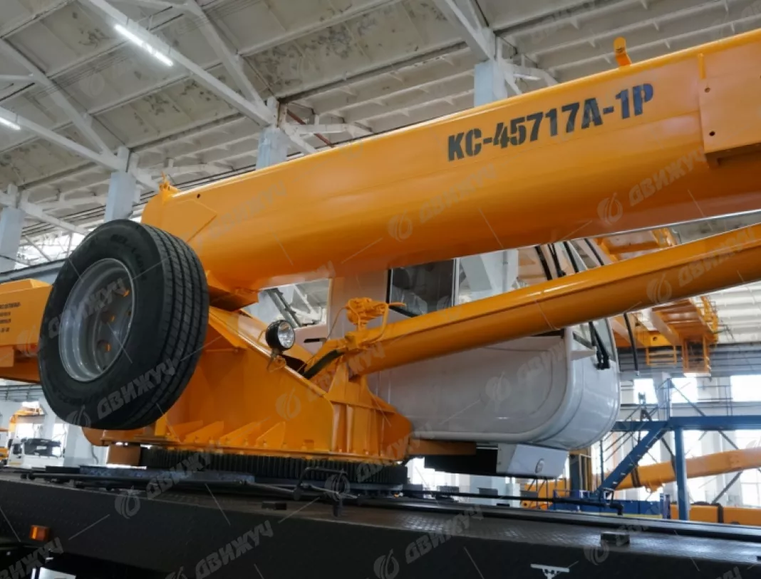 Автокран Ивановец 45717А-1Р на шасси МА3-6312С3