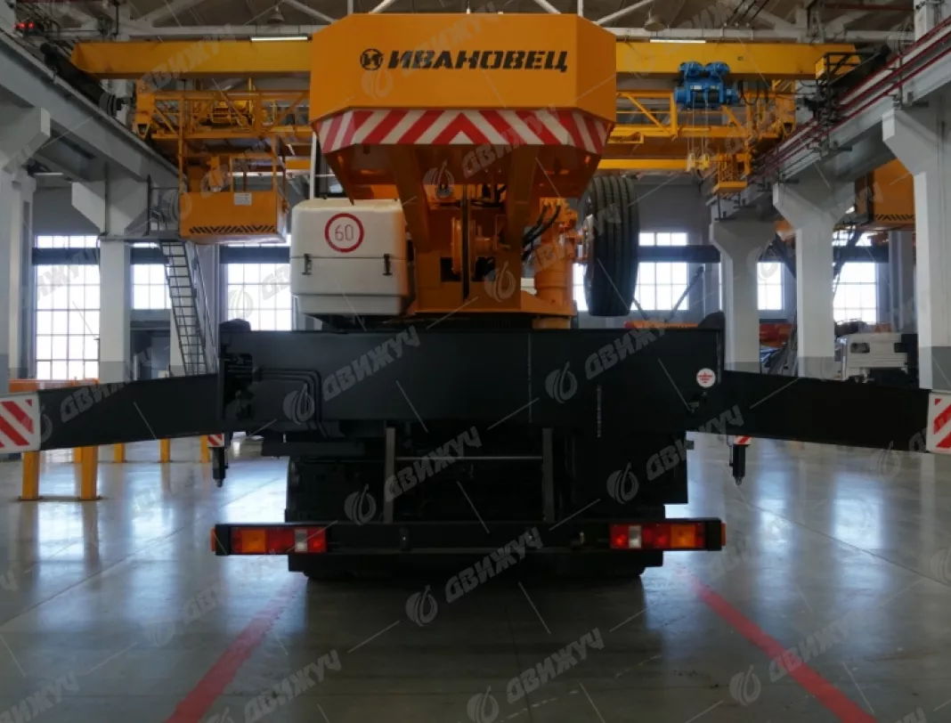Автокран Ивановец 45717А-1Р на шасси МА3-6312С3