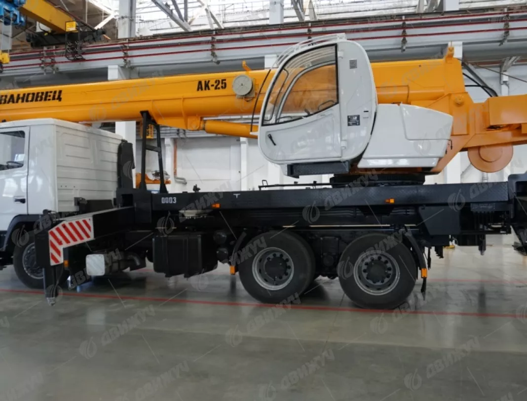 Автокран Ивановец 45717А-1Р на шасси МА3-6312С3