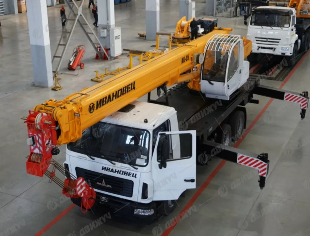Автокран Ивановец 45717А-1Р на шасси МА3-6312С3
