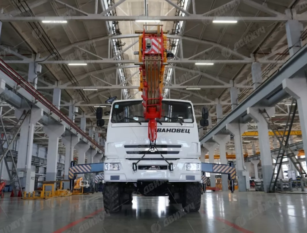 Автокран Ивановец КС-45717К-3 на шасси КАМАЗ-43118