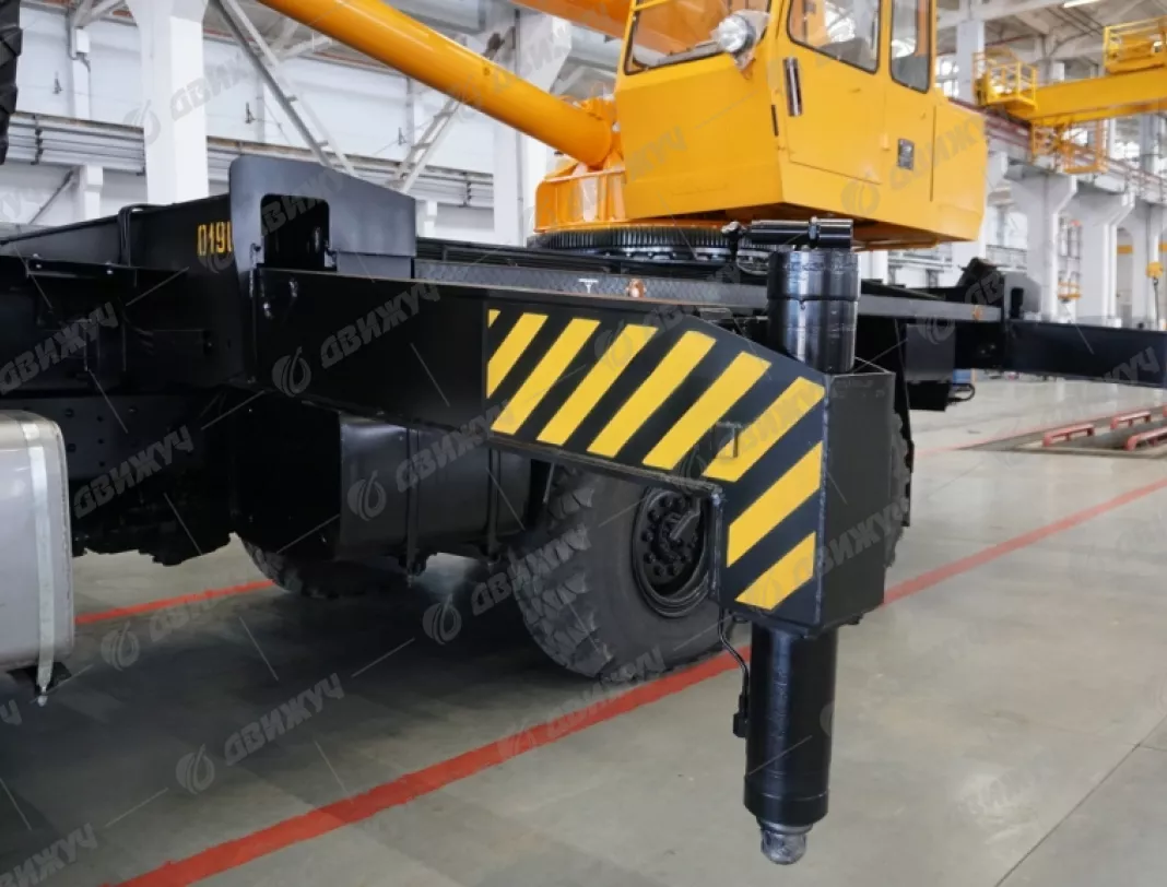 Автокран Ивановец КС-45717К-3 на шасси КАМАЗ-43118