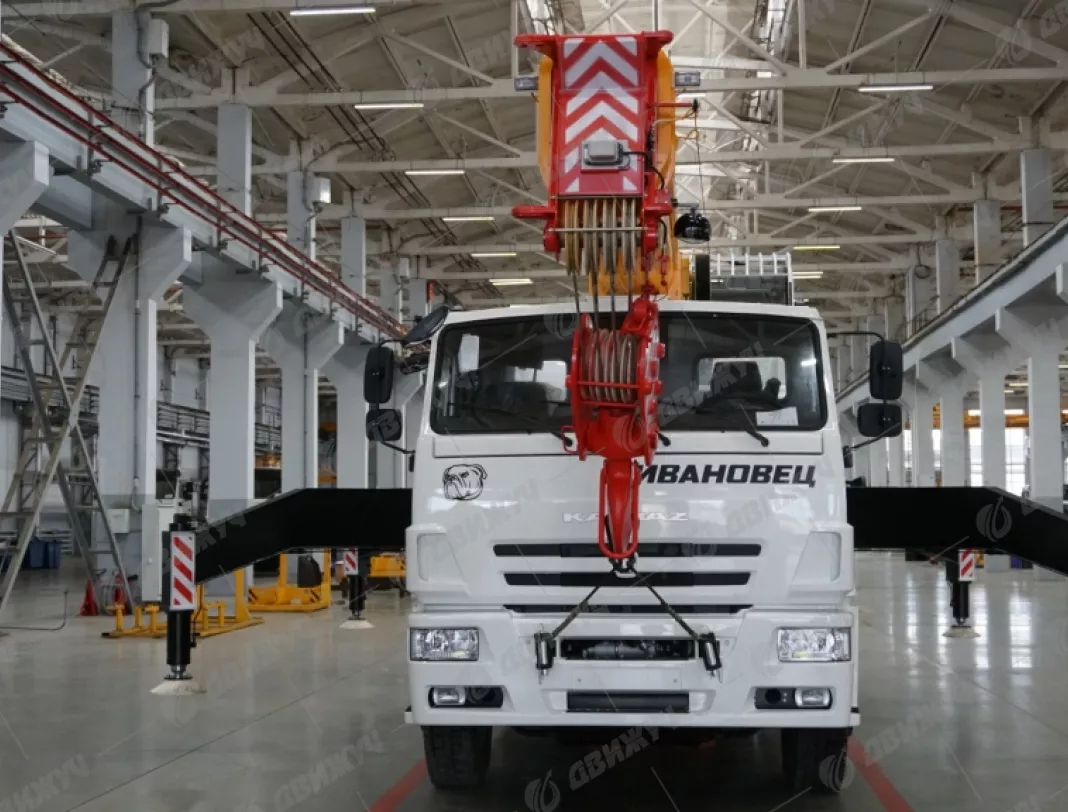Автокран Ивановец КС-55744 на шасси КАМАЗ-53605