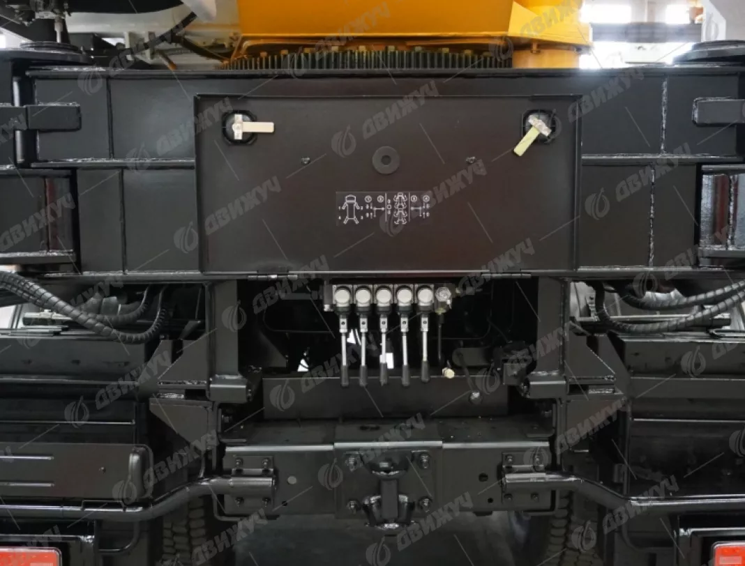 Автокран Ивановец КС-55744 на шасси КАМАЗ-53605