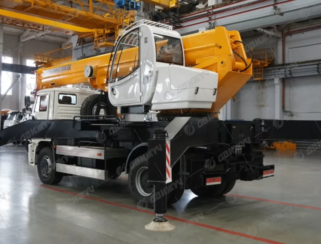 Автокран Ивановец КС-55744 на шасси КАМАЗ-53605