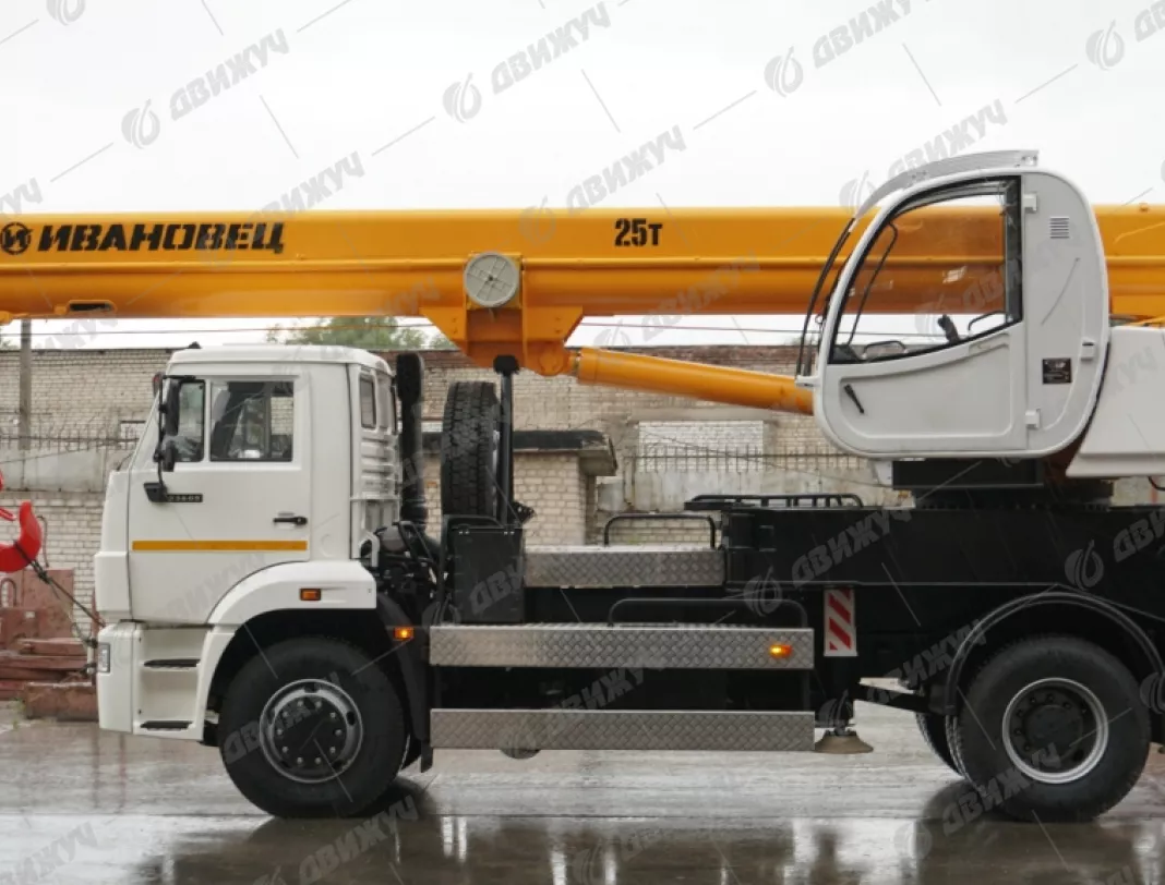 Автокран Ивановец КС-55744 на шасси КАМАЗ-53605