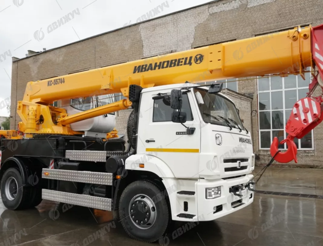 Автокран Ивановец КС-55744 на шасси КАМАЗ-53605