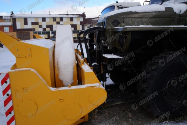Шнекороторный снегоочиститель двухмоторный (шасси конверсионное)