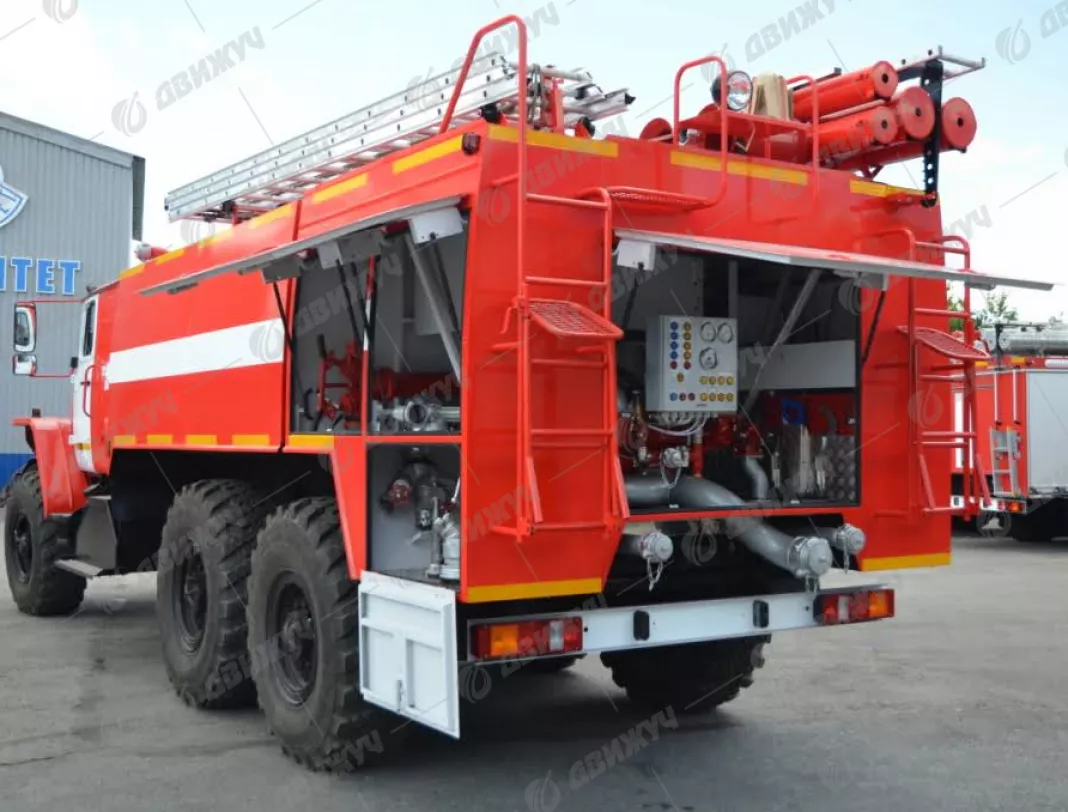 Автоцистерна пожарная АЦ-8,0-40 на шасси Урал-55571