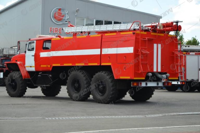 Автоцистерна пожарная АЦ-8,0-40 на шасси Урал-55571
