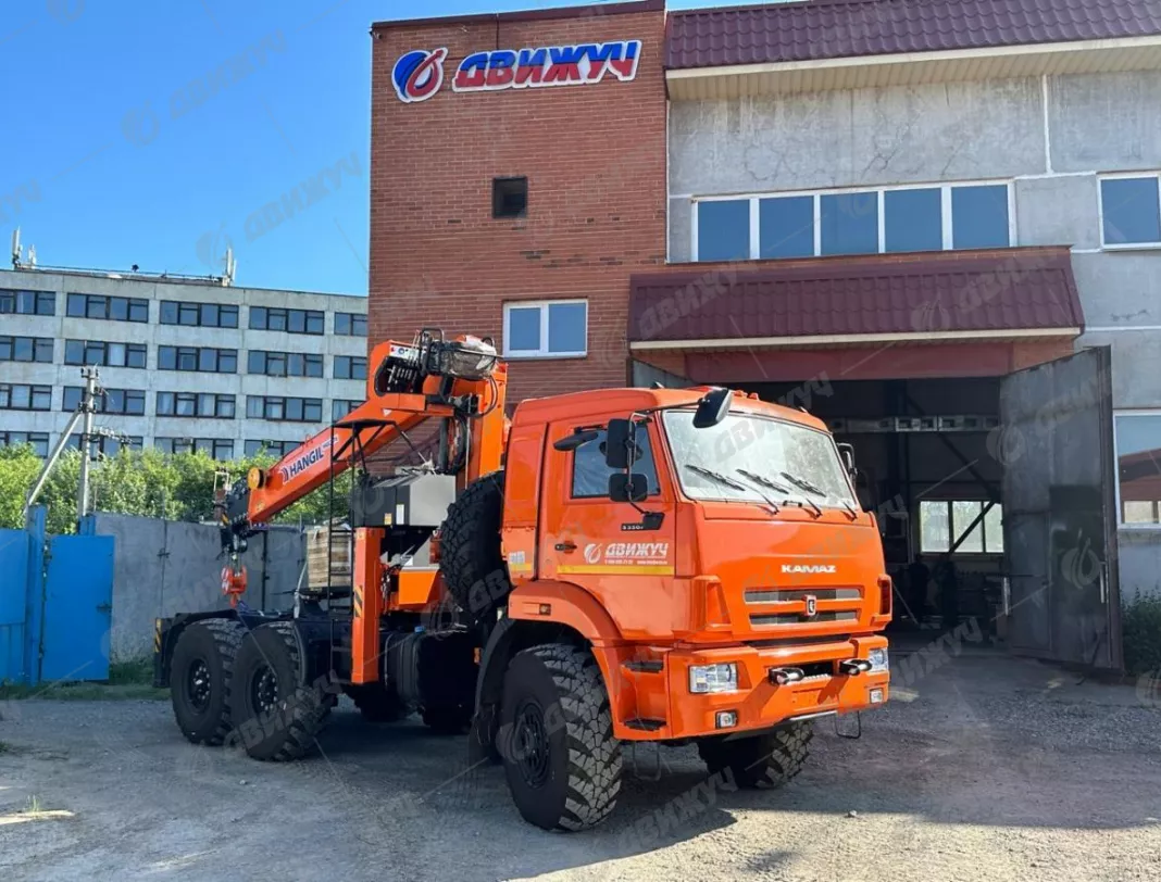 Седельный тягач Камаз 53504 с КМУ HANGIL (Хангил) HGC 986