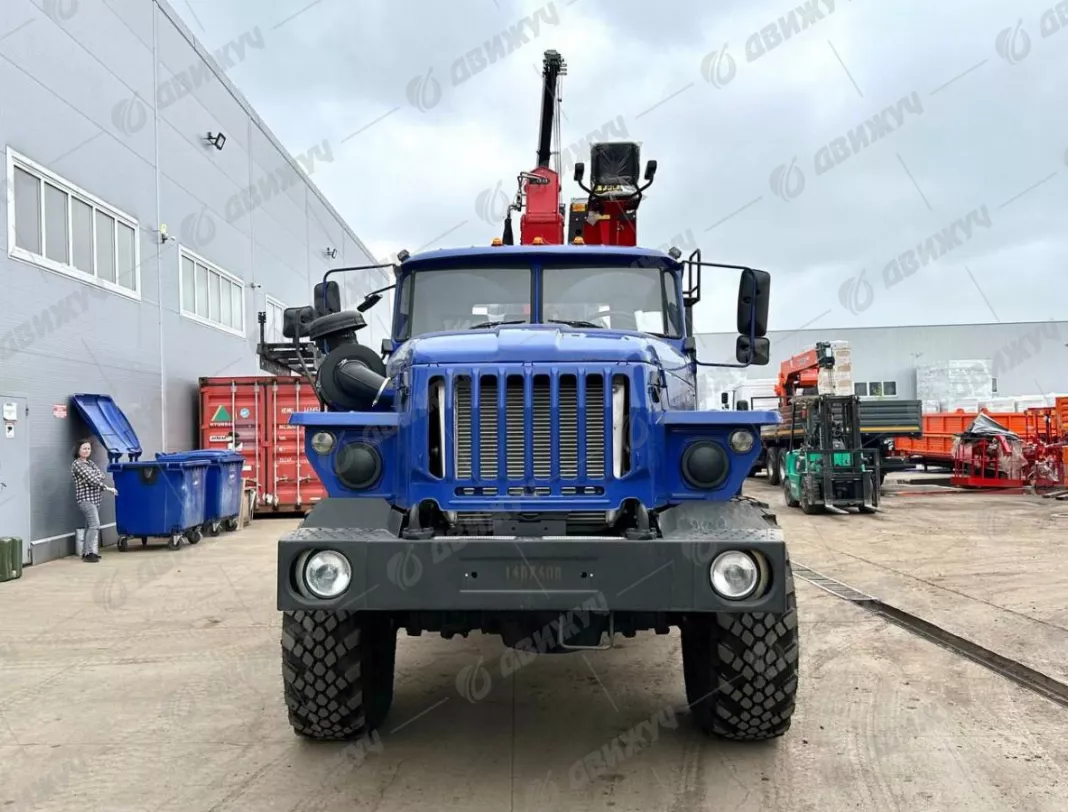 Бортовой Урал 4320 (капотный) с КМУ  ИТ-150 (тросовый)
