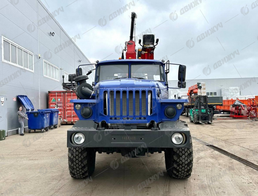 Бортовой Урал 4320 (капотный) с КМУ  ИТ-150 (тросовый)