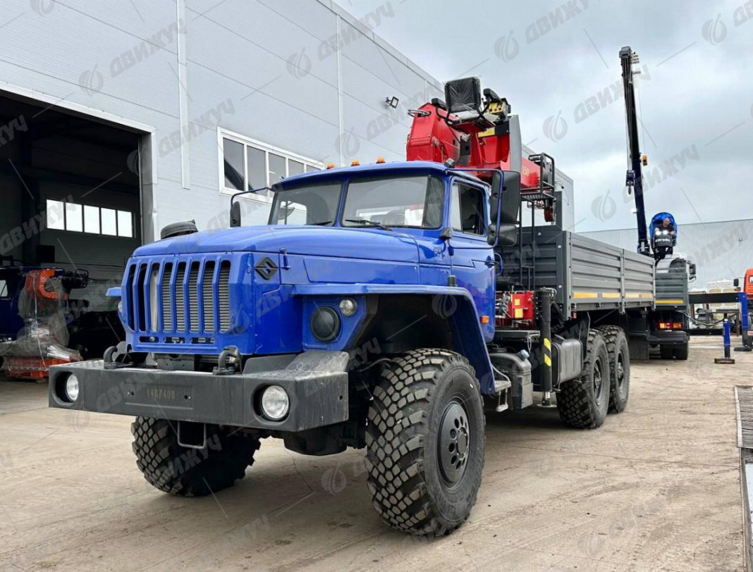 Бортовой Урал 4320 (капотный) с КМУ  ИТ-150 (тросовый)