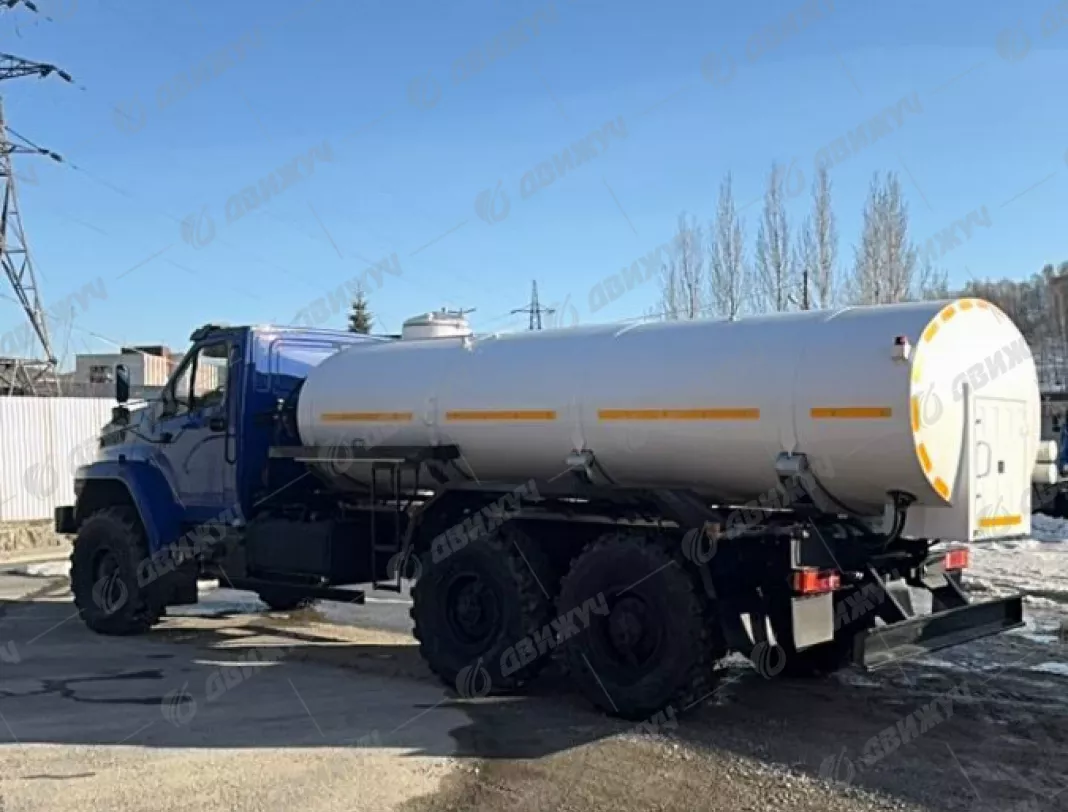 Водовоз АЦПТ-9,5 на шасси Урал NEXT 4320-72Е5