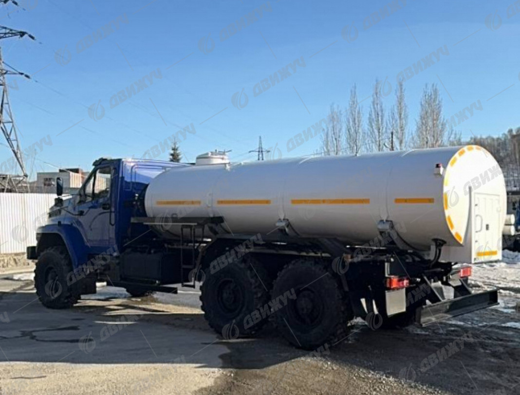 Водовоз АЦПТ-9,5 на шасси Урал NEXT 4320-72Е5