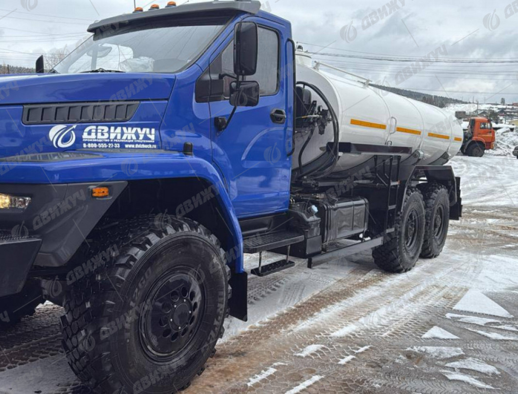 Водовоз АЦПТ-9,5 на шасси Урал NEXT 4320-72Е5