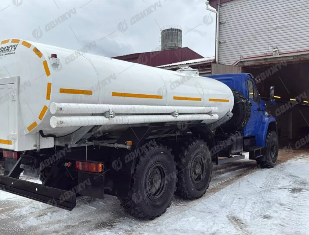 Водовоз АЦПТ-9,5 на шасси Урал NEXT 4320-72Е5