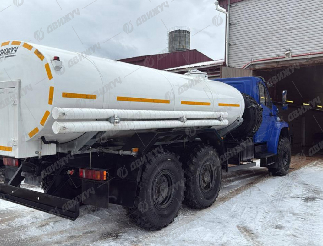 Водовоз АЦПТ-9,5 на шасси Урал NEXT 4320-72Е5