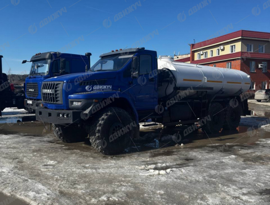 Водовоз АЦПТ-9,5 на шасси Урал NEXT 4320-72Е5