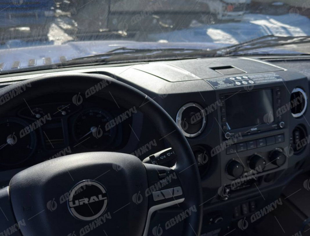 Водовоз АЦПТ-9,5 на шасси Урал NEXT 4320-72Е5