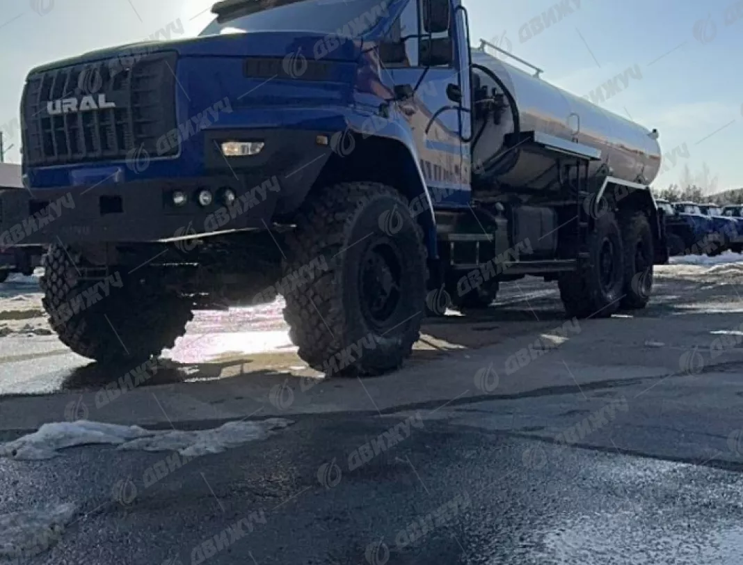 Водовоз АЦПТ-9,5 на шасси Урал NEXT 4320-72Е5