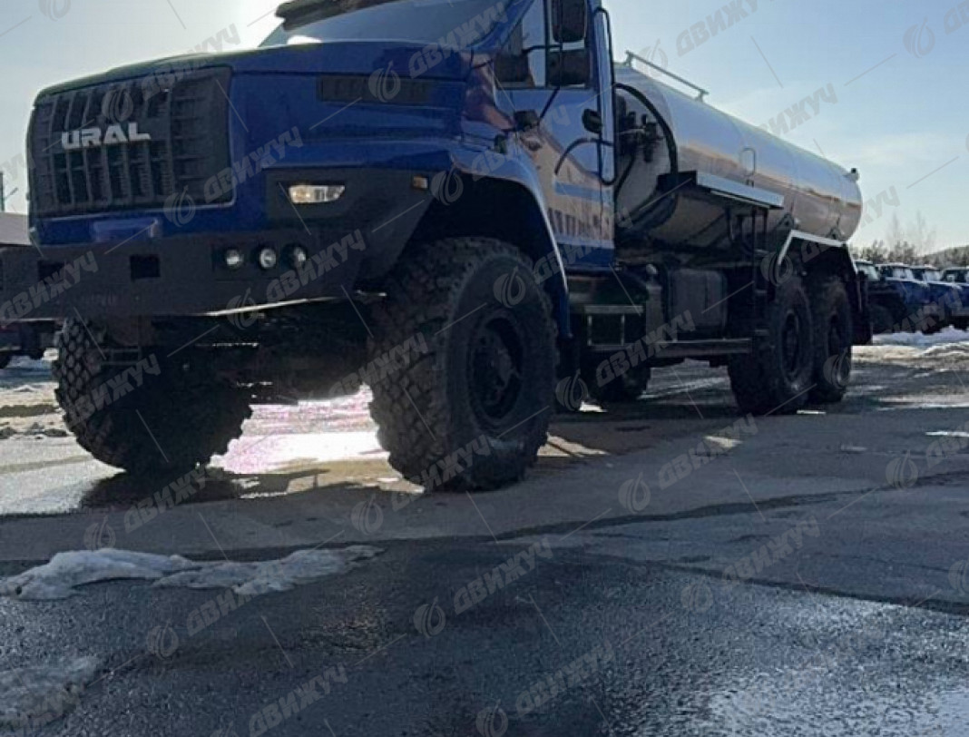 Водовоз АЦПТ-9,5 на шасси Урал NEXT 4320-72Е5