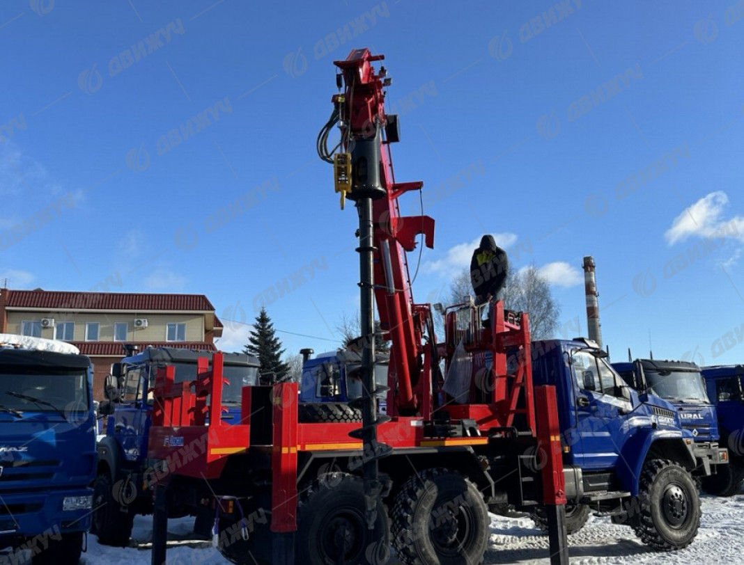 Бурильно-крановая машина БКМ с Kanglim KDC 5600 на шасси Урал NEXT 5557-72