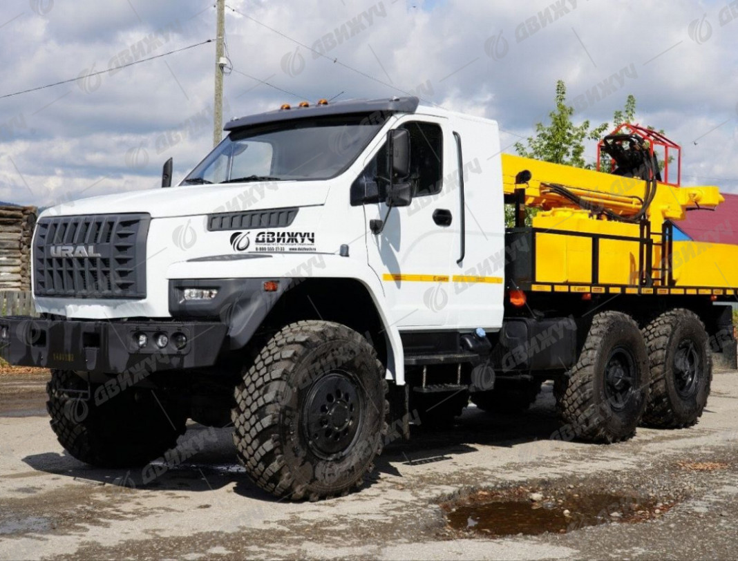 Буровая установка АЗА-3М на шасси Урал NEXT 5557-72 со спальным местом
