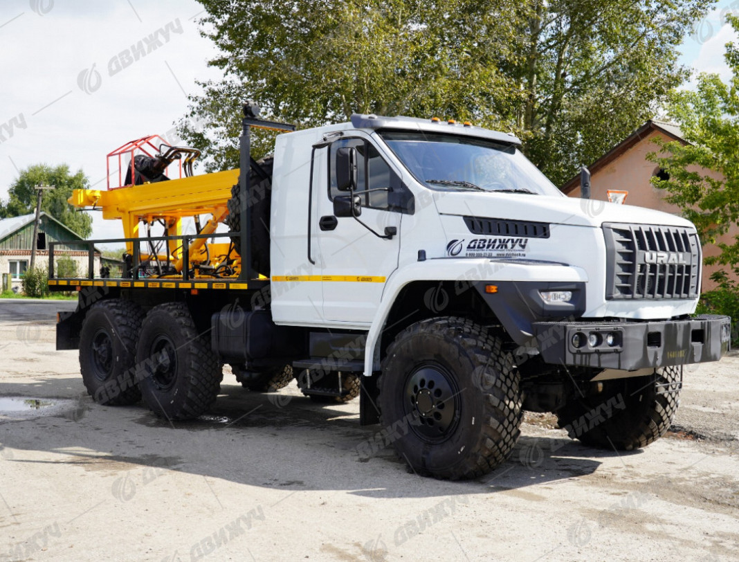 Буровая установка АЗА-3М на шасси Урал NEXT 5557-72 со спальным местом