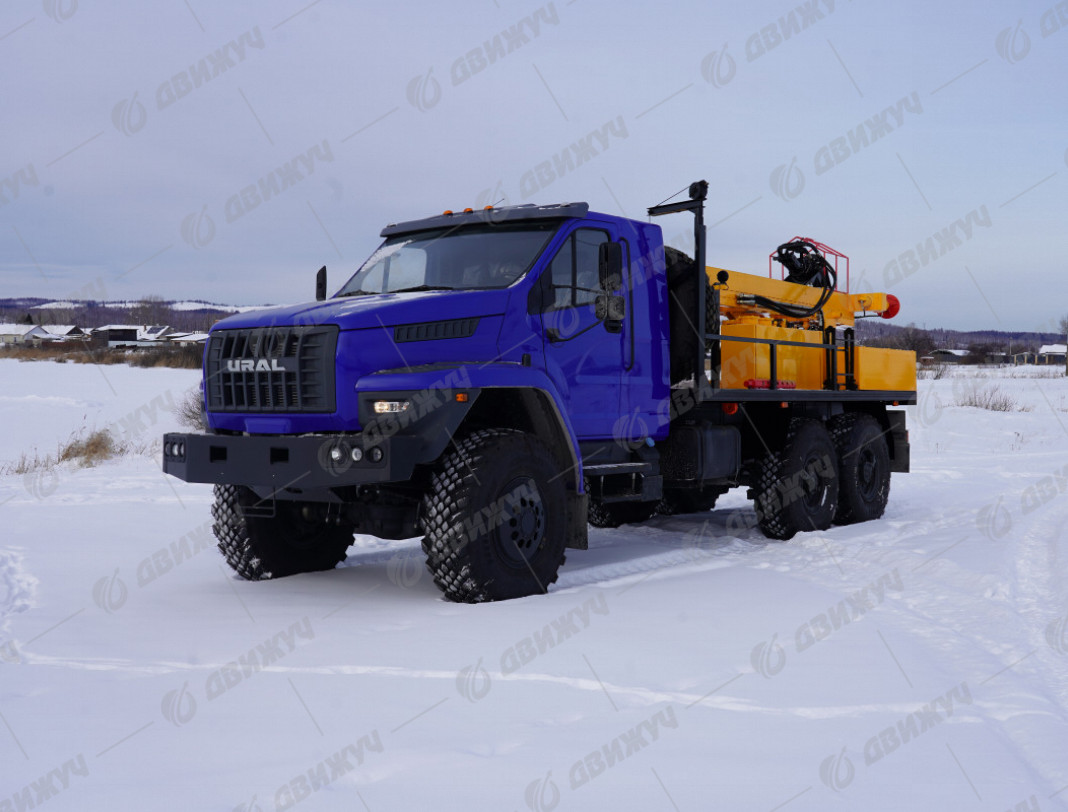 Буровая установка АЗА на шасси Урал NEXT 5557-72 со спальным местом