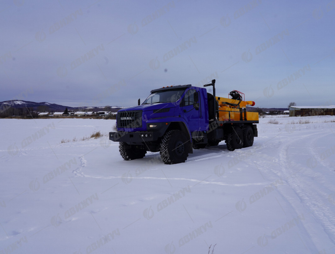 Буровая установка АЗА на шасси Урал NEXT 5557-72 со спальным местом