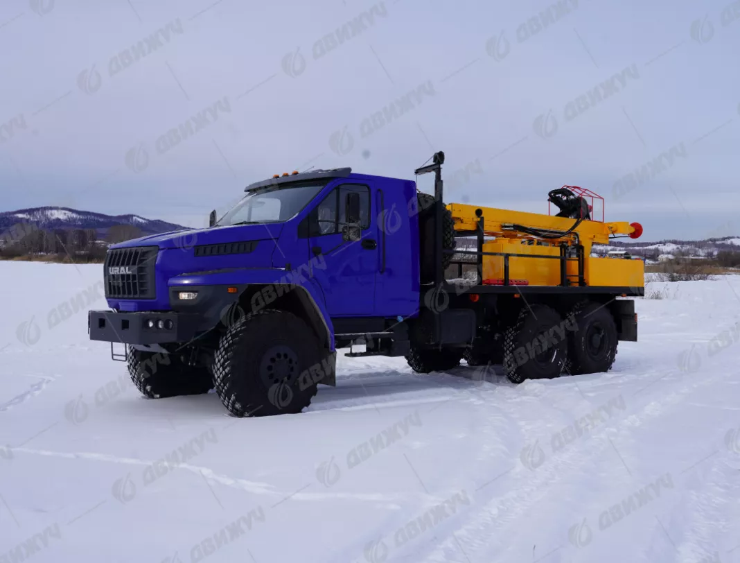 Буровая установка АЗА на шасси Урал NEXT 5557-72 со спальным местом