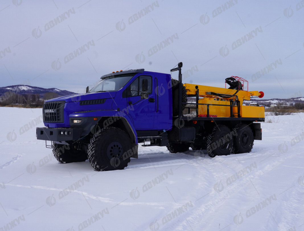 Буровая установка АЗА на шасси Урал NEXT 5557-72 со спальным местом