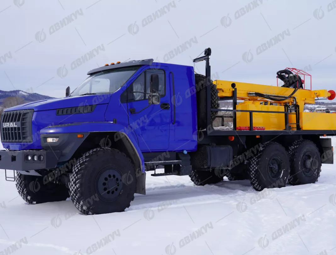 Буровая установка АЗА на шасси Урал NEXT 5557-72 со спальным местом